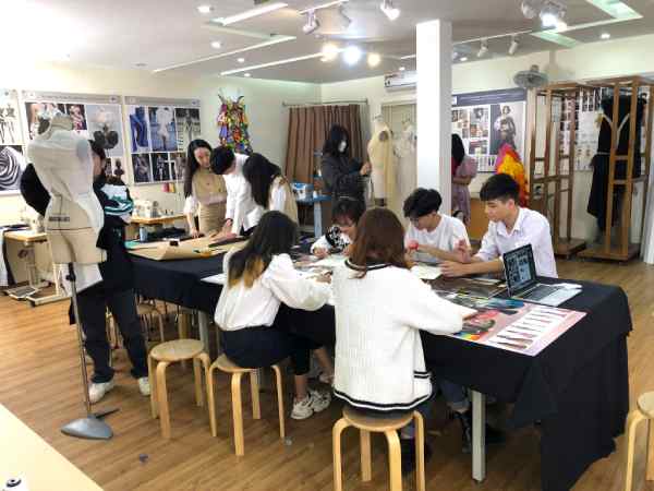 bán gì cho sinh viên đại học
