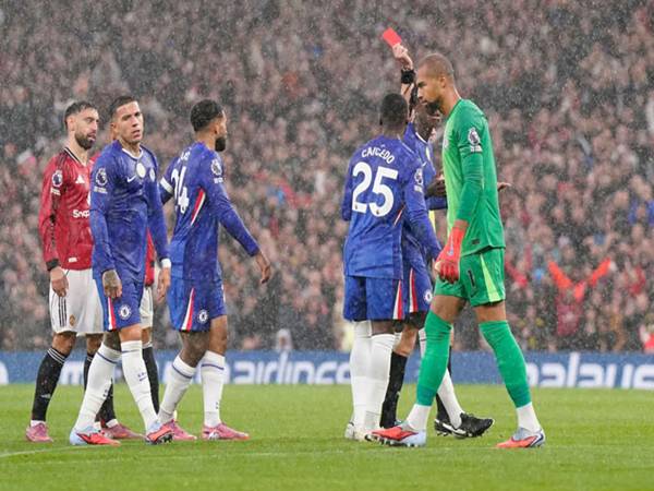 Bài toán thủ môn vẫn khiến Chelsea đau đầu