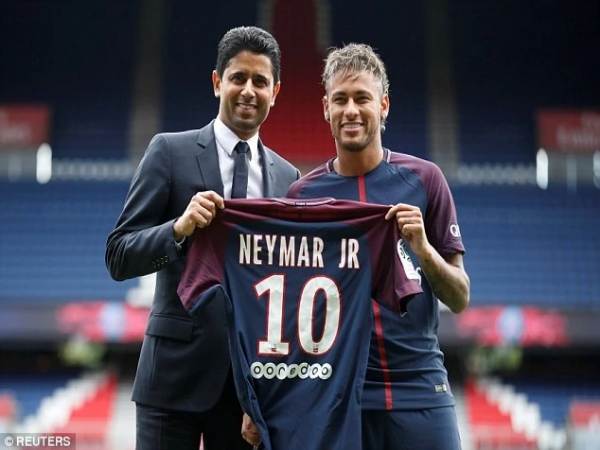 Neymar khoác áo số 10 tại PSG