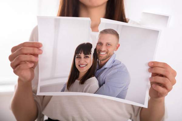 Nằm mơ thấy chồng cũ là điềm gì? Có nên lo lắng hay không