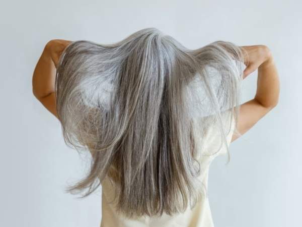 Chiêm bao thấy tóc bạc nhưng sau đó đen trở lại