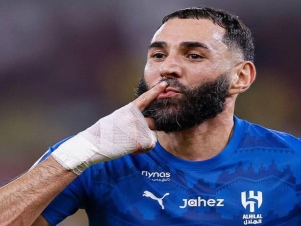 Phản ứng dây chuyền và cơn sóng ngầm mang tên Ronaldo Phản ứng dây chuyền và cơn sóng ngầm mang tên Ronaldo