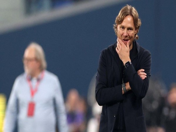 Tin WC: HLV tuyển Nga Valeri Karpin đối mặt áp lực từ chức